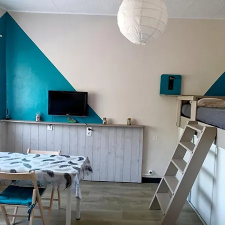 Grand Climatise Avec Draps Fournis Et Grand Parking Gratuit *