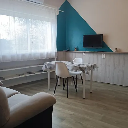 Grand Climatise Avec Draps Fournis Et Grand Parking Gratuit סנט-אמברואה